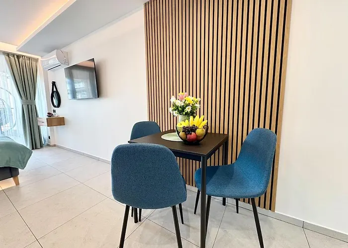 Deep Blue Horizon By The Sea Apartment