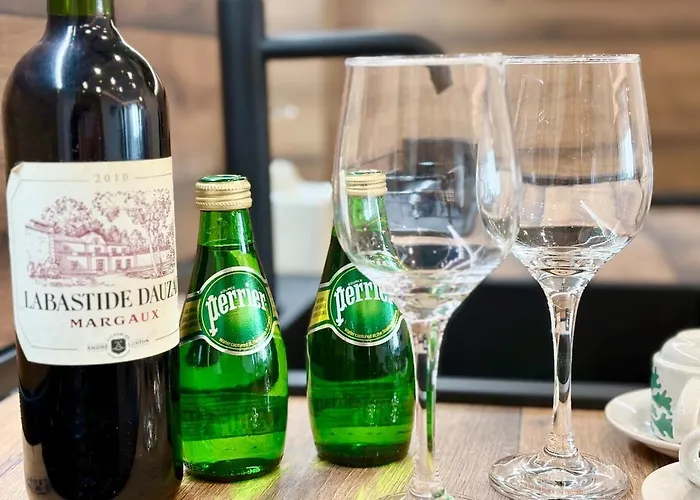 Deep Blue Horizon By The Sea Apartment