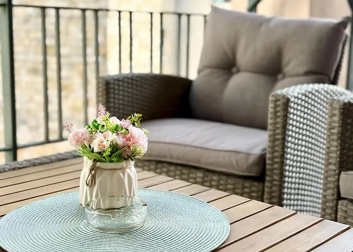 Deep Blue Horizon By The Sea Apartment