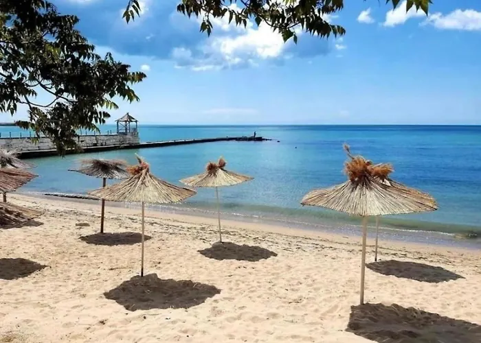 Deep Blue Horizon By The Sea Apartment