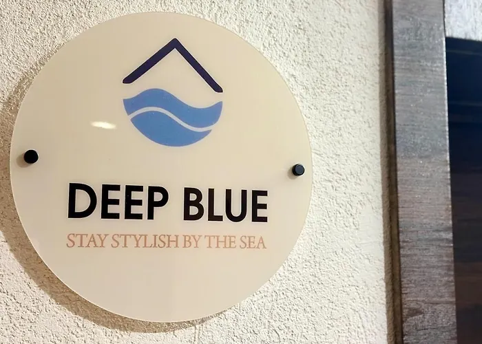 Deep Blue Horizon By The Sea Apartment